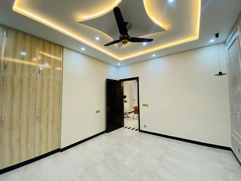 10 MARLA HOUSE FOR RENT IN BAHRIA TOWN LAHORE 6