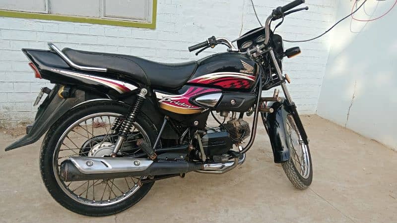 Honda pridor 100 % perfect condition in use of govt officer 5