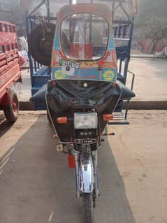 Good condition united 100 cc loader Rickshaw for sale