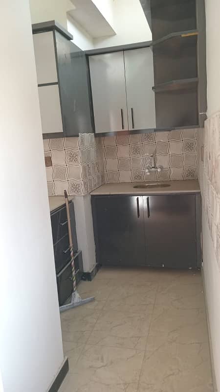 Prime Location 980 Square Feet Flat In Model Colony - Malir Is Available For Sale 1