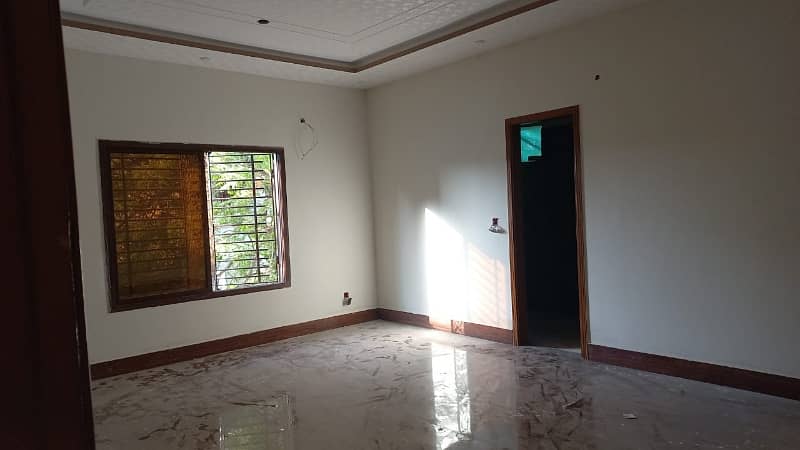 300 Square Feet Shop For Sale On Tariq Road 3