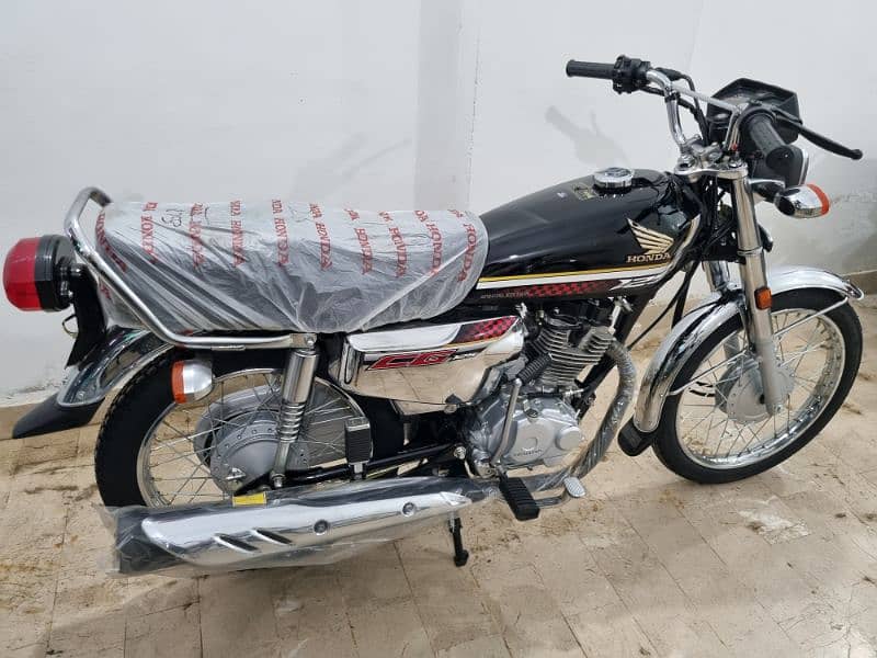 Honda CG-125 Special Edition 2025 Zero Meter 4