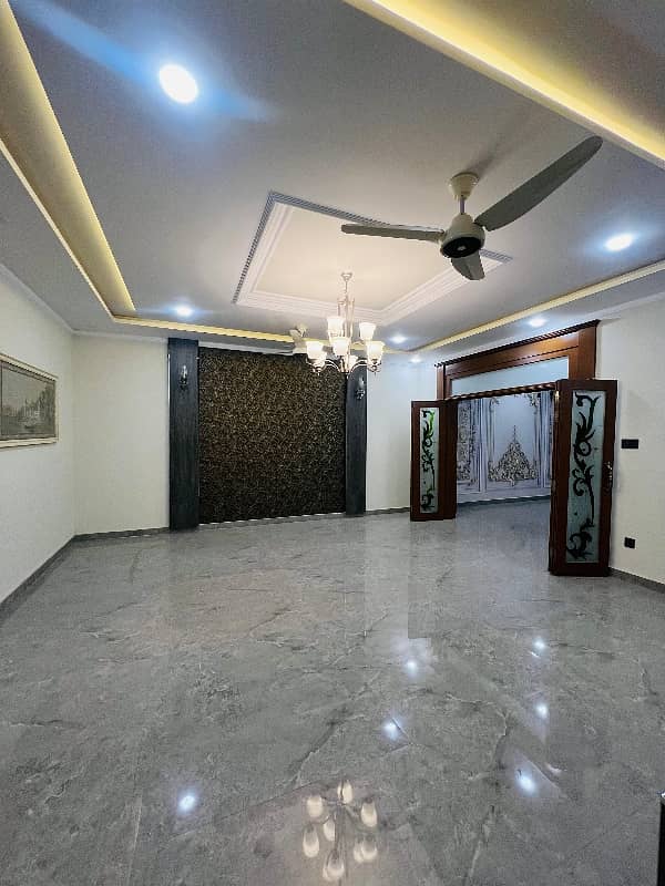 Ideal Prime Location 10 Marla House has landed on market in Sufiyan Garden, Peshawar 7