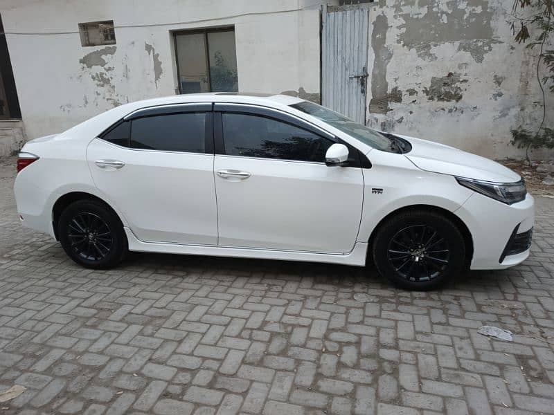 Toyota Altis Grande 2017 11