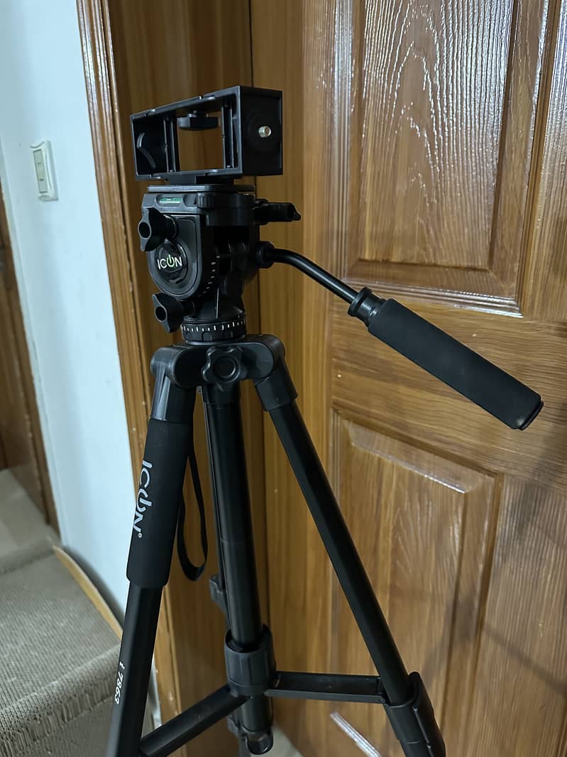 ICON i7863 Professional Tripod 0