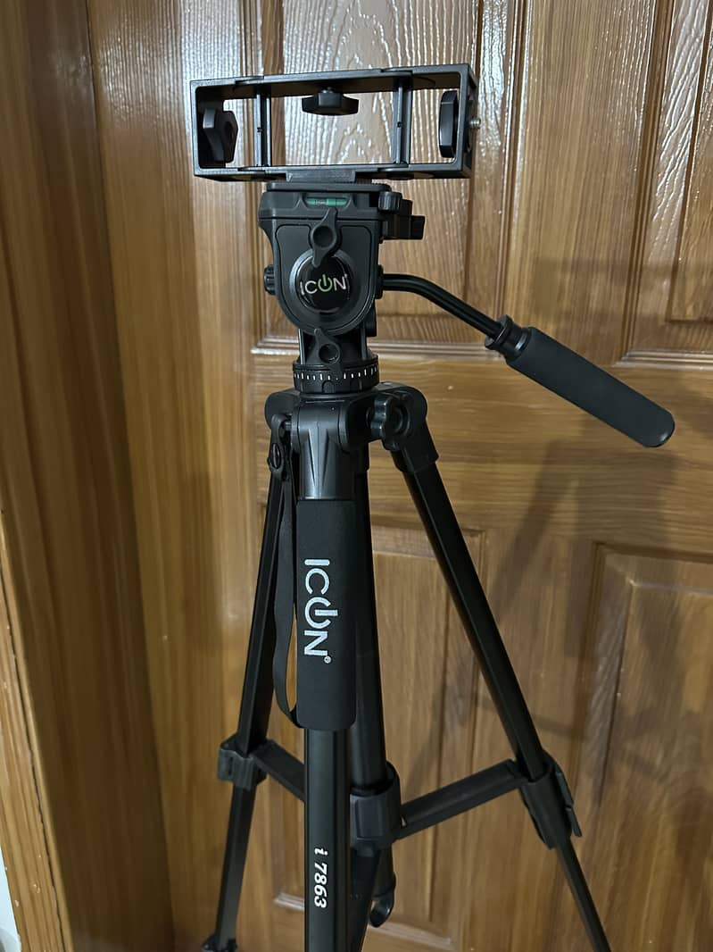 ICON i7863 Professional Tripod 1