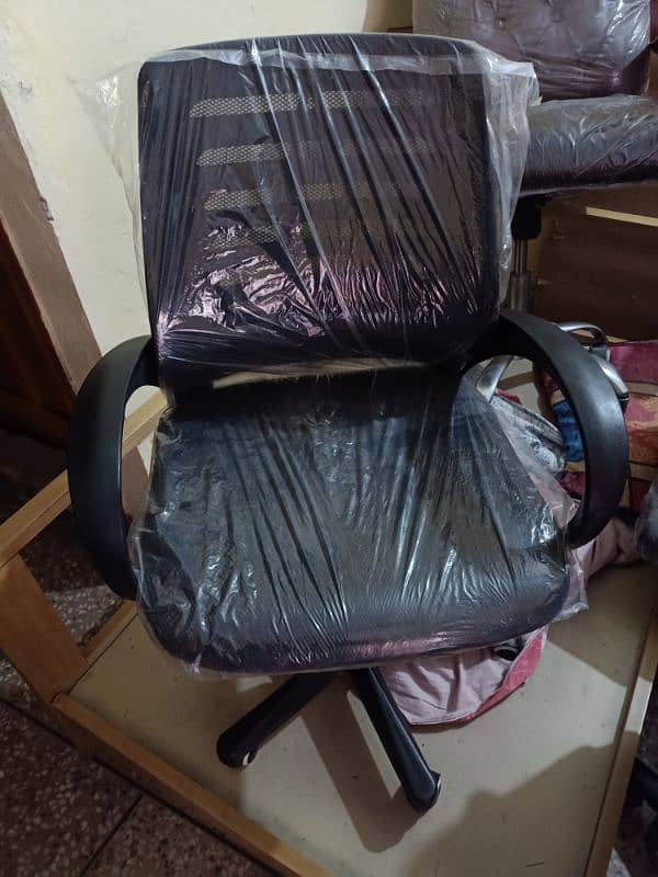 New Laptop/Computer Chair 10/10 condition 1