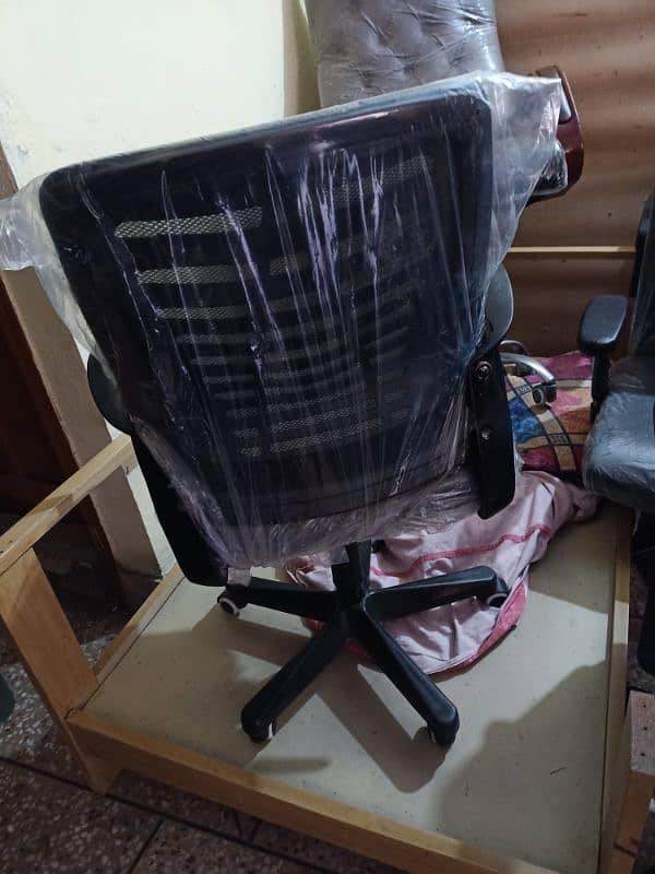 New Laptop/Computer Chair 10/10 condition 2