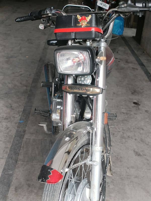 Honda 125 self start for sale in good condition 8