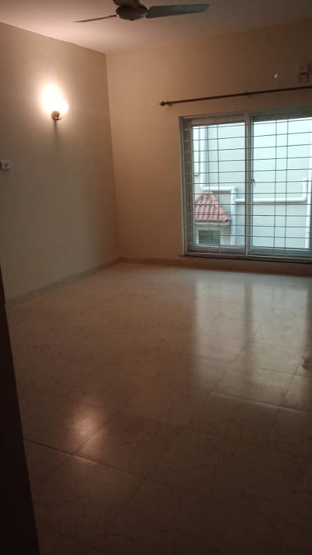 2 Kenal Separate Upper portion in Main Cantt Available For Rent Excellent Location 3