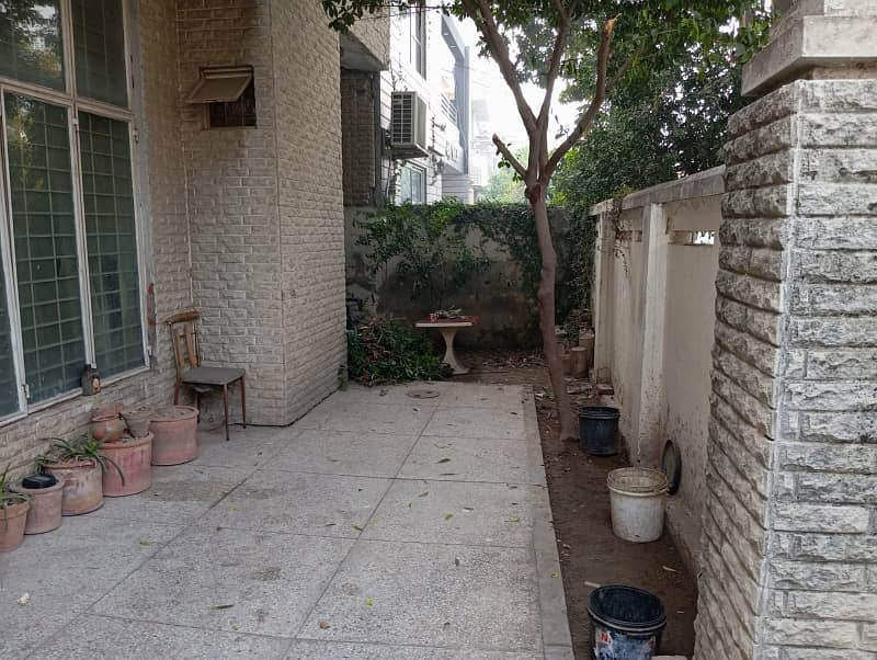 10 Marla used house for sale in faisal Town lahore 2