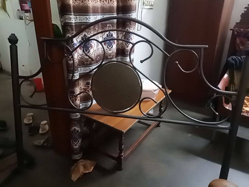 bed set, divider, mirror frame and chair 0