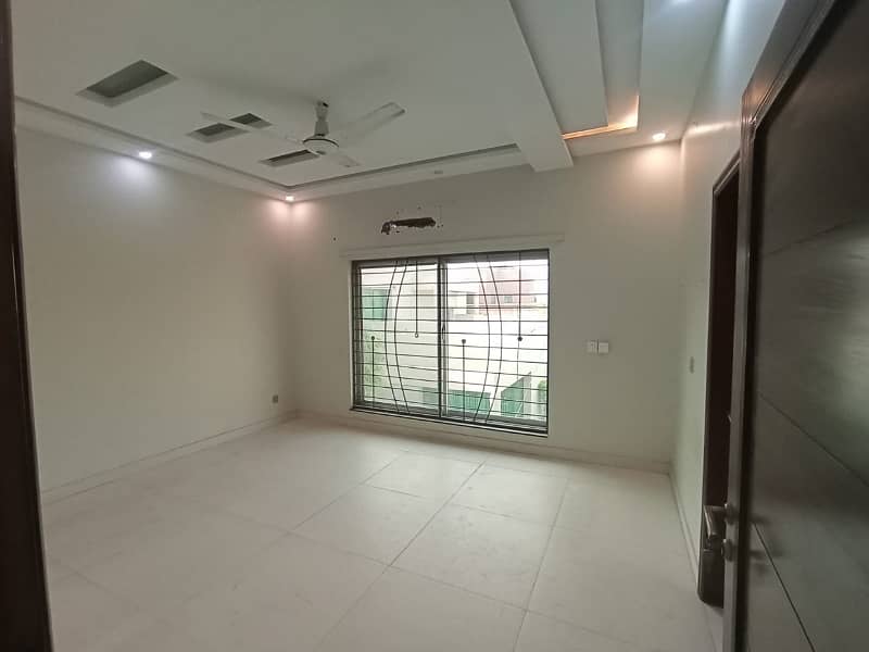 1 Kanal Upper Portion for Rent in DHA Phase 7 3 Beds, 3 Bathrooms 9