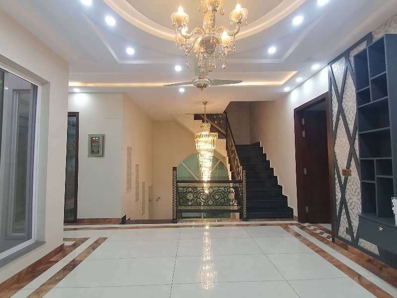 Prime Location House Of 8 Marla Is Available For sale 12