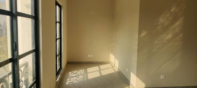 8 Marla Floor For Rent With Lift 8