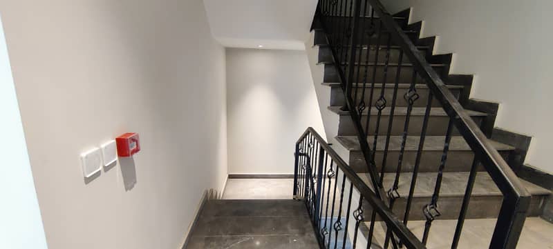 8 Marla Floor For Rent With Lift 17