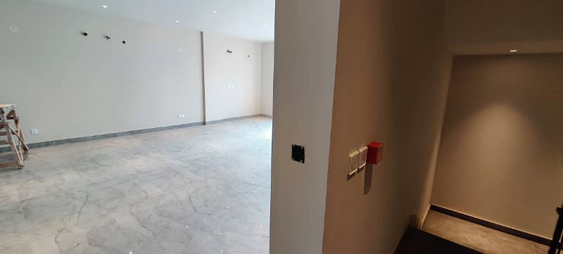 8 Marla Floor For Rent With Lift 18