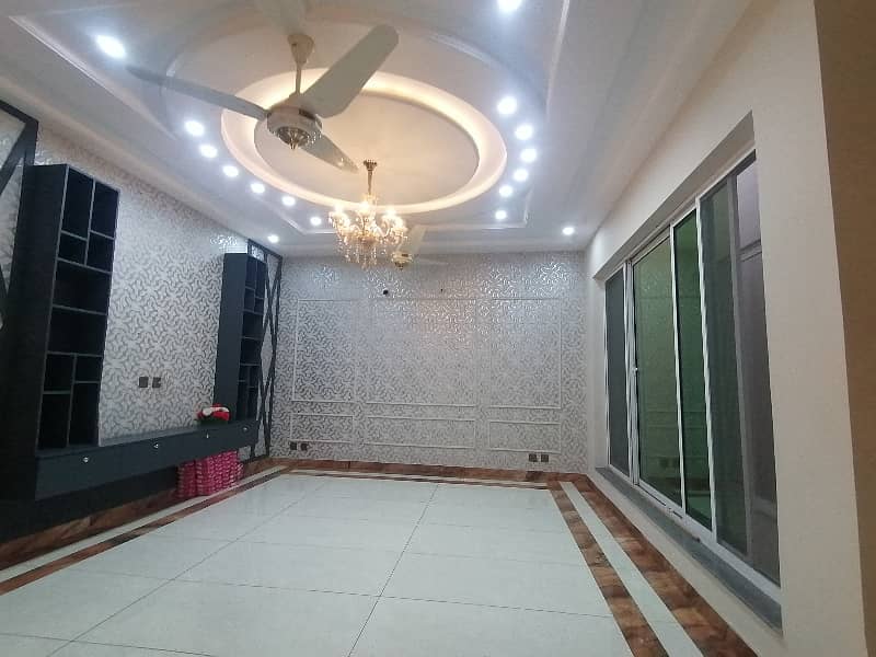 Prime Location House Of 8 Marla Is Available For sale 11