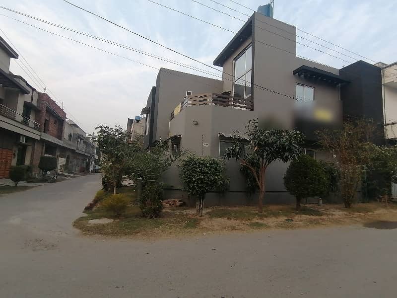 Get An Attractive Corner House In Lahore Under Rs. 40000000 2