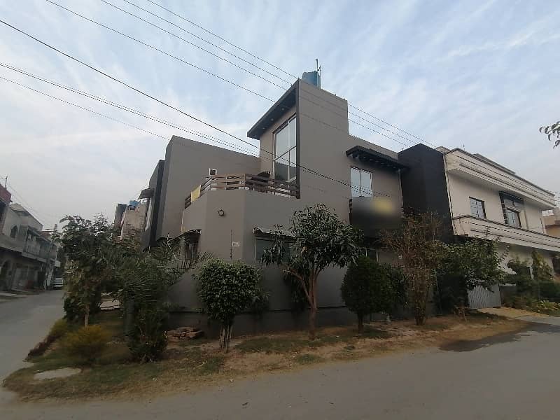 Get An Attractive Corner House In Lahore Under Rs. 40000000 3