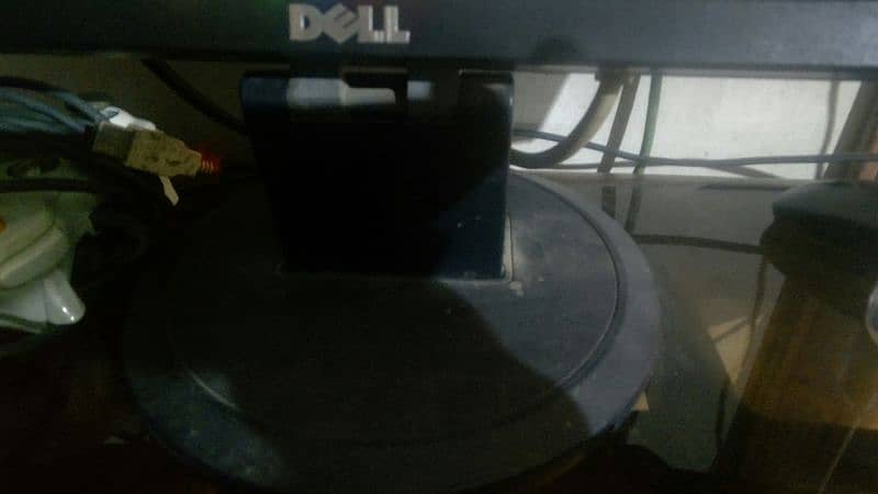 dell monitor very good condition 4