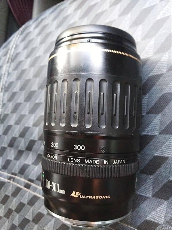 Canon 100-300 mm zoom lens 4