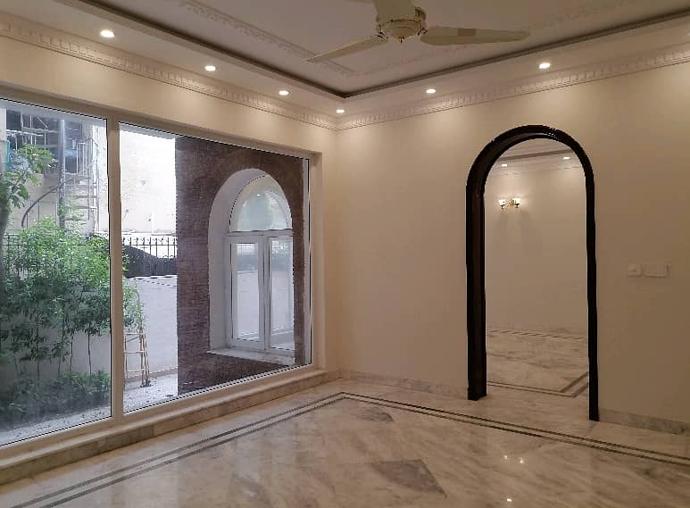 Reserve A Centrally Located House In Gulberg 1