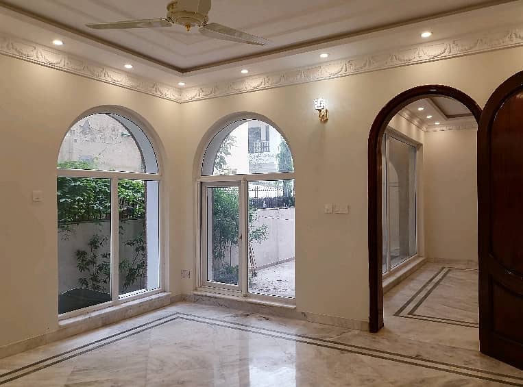 Reserve A Centrally Located House In Gulberg 3