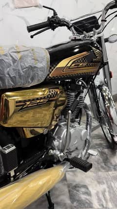 Honda 125 special edition Gold 2025