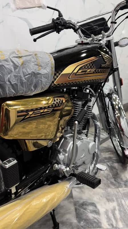 Honda 125 special edition Gold 2025 0