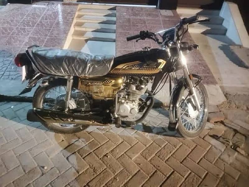 Honda 125 special edition Gold 2025 1