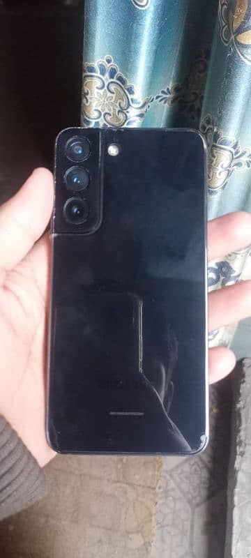 10/9 condition Samsung S22 4