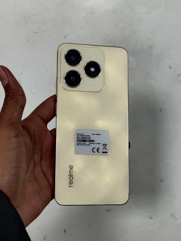 Realme C61 0