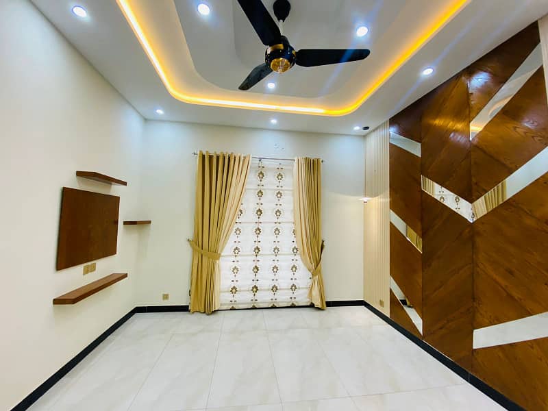 10 MARLA UPER PORTION FOR RENT IN BAHRIA TOWN LAHORE 4