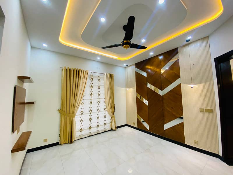 10 MARLA UPER PORTION FOR RENT IN BAHRIA TOWN LAHORE 5