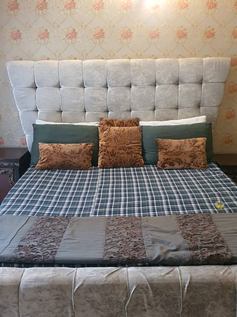 bed / king size bed / double bed / side tables / wooden king size bed 0