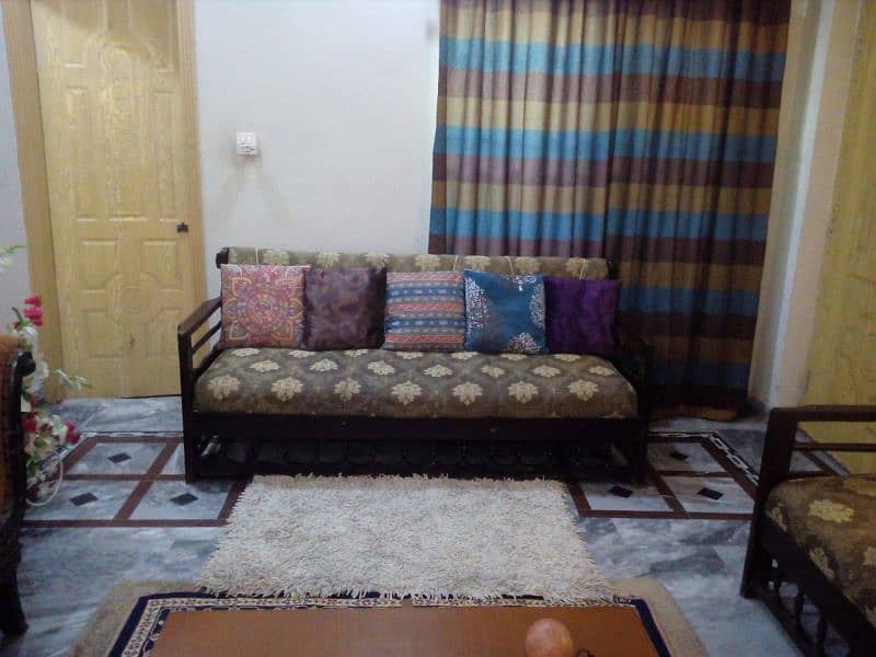 5 seater sofa set in good condition 0