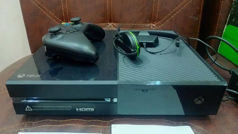 Xbox one Fat 500gb with box and all accessories 1