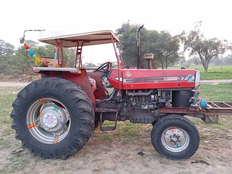 Massey Ferguson 375 Tractor Model 1993 1