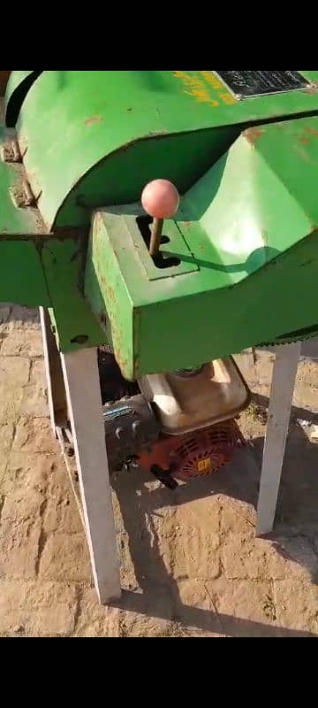 chaff cutter /chara/ kutra Machine with engine 4