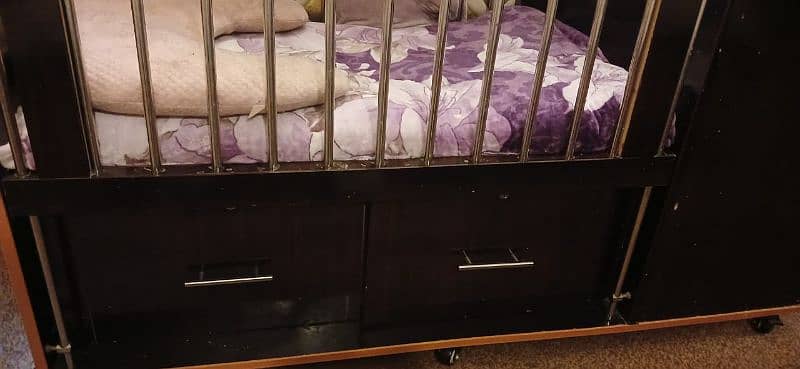 Beautiful baby cot in excellent condition!like new 3