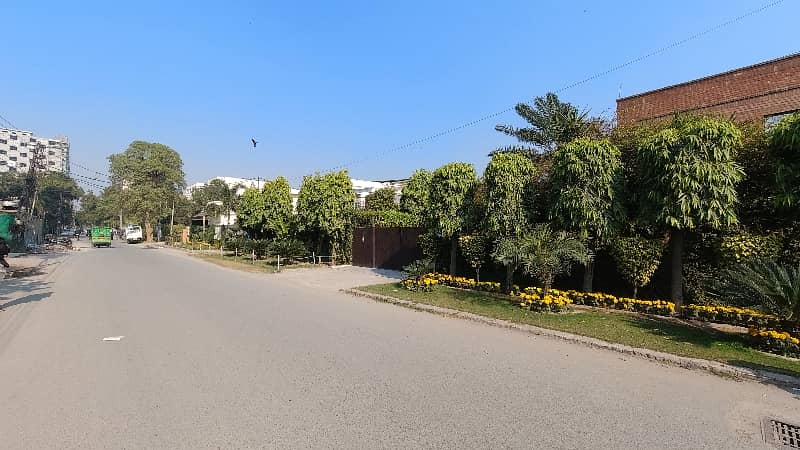 Get An Attractive Prime Location House In Lahore Under Rs. 260000000 2