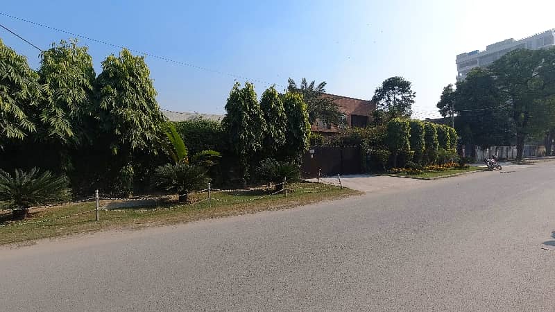 Get An Attractive Prime Location House In Lahore Under Rs. 260000000 3