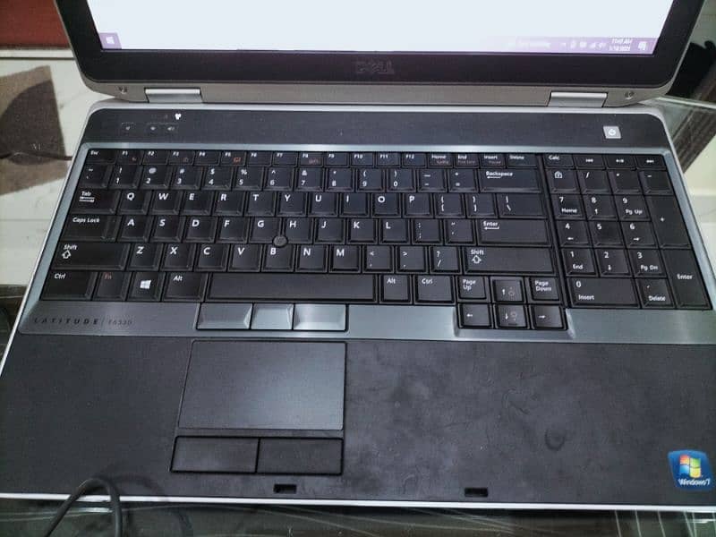 Dell laptop LATITUDE E6530 2