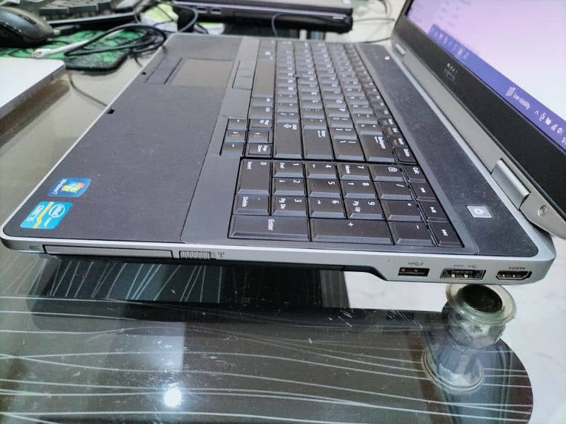 Dell laptop LATITUDE E6530 4