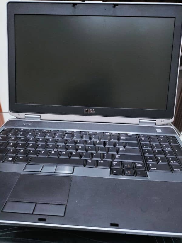 Dell laptop LATITUDE E6530 10