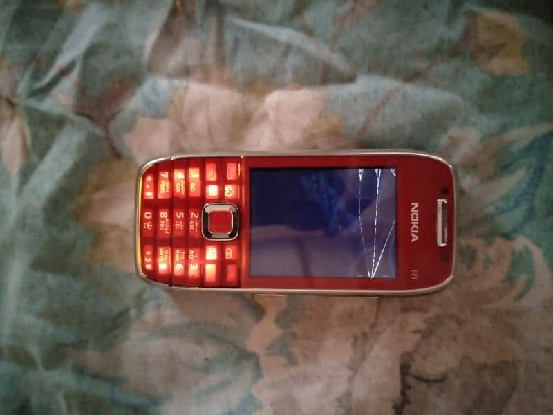 Nokia E75 lcd tuti hui hai condition ap ke samne hai jo 2