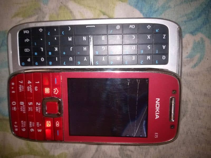 Nokia E75 lcd tuti hui hai condition ap ke samne hai jo 1