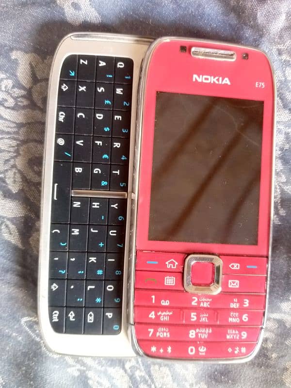 Nokia E75 lcd tuti hui hai condition ap ke samne hai jo 4