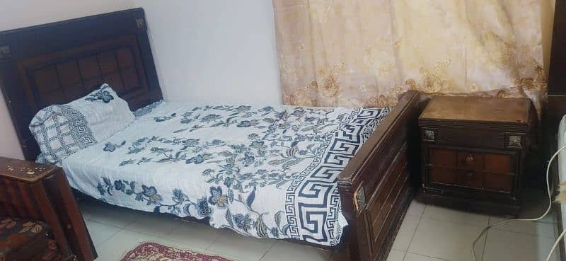 Bed for sale with mattress 0